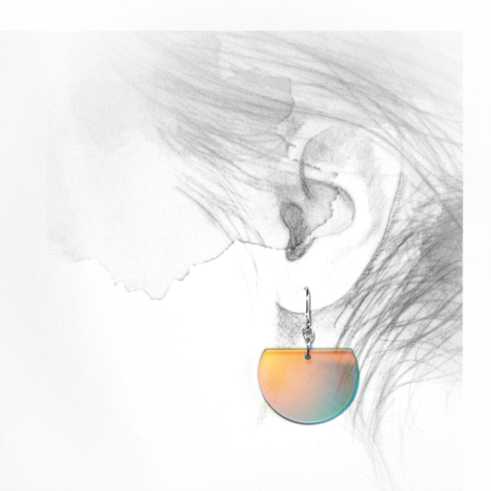 Ohrringe aus irisierendem Plexiglas